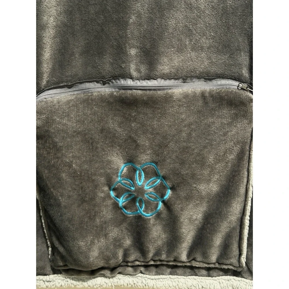 Apple Employee Mindful Minute Challenge fleece blanket throw, 50